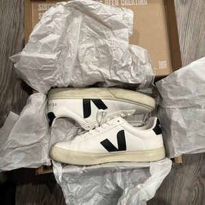 Veja Campo Sneaker (Women)